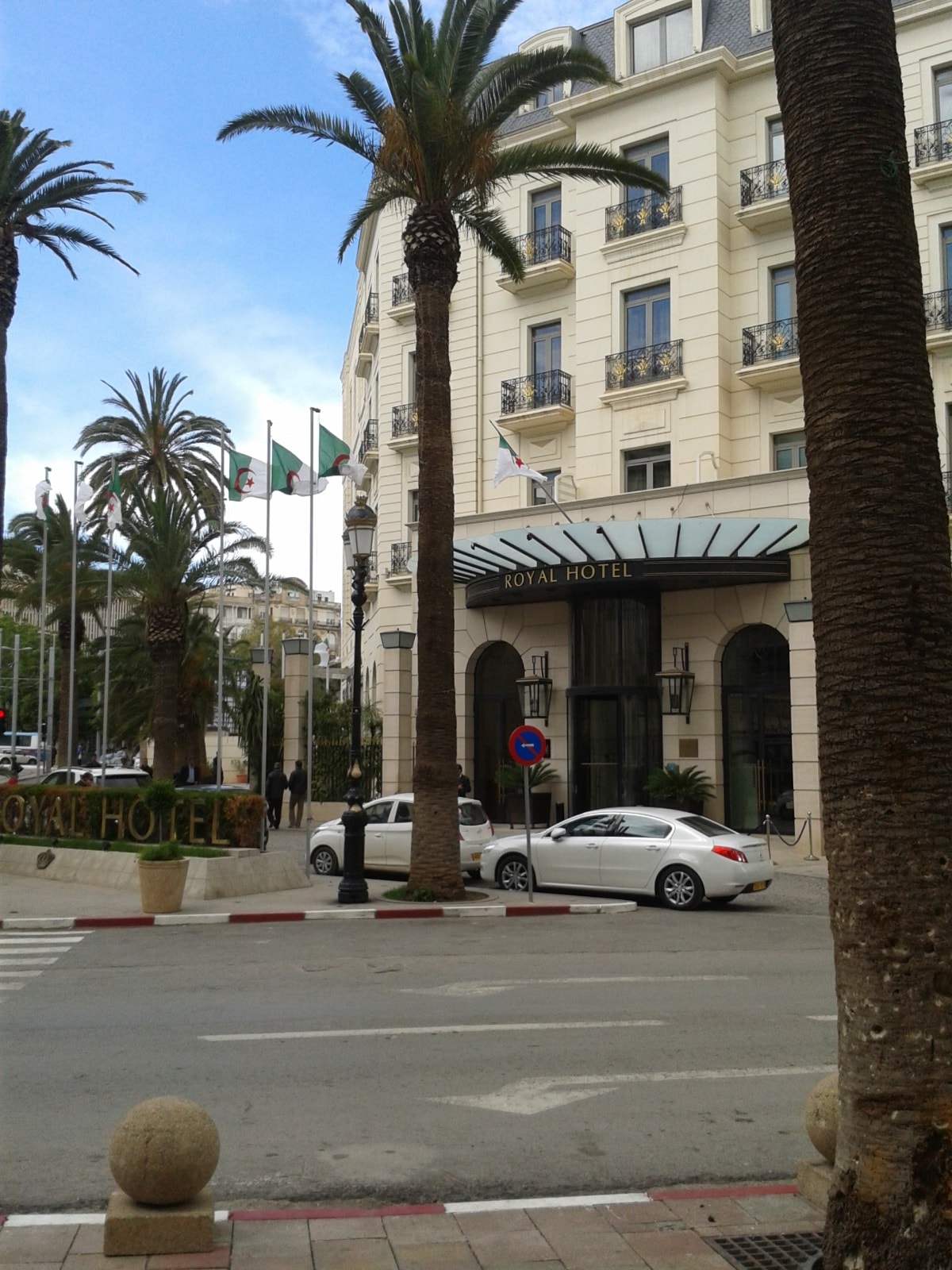 Hotel Royal, Oran 2013.jpg