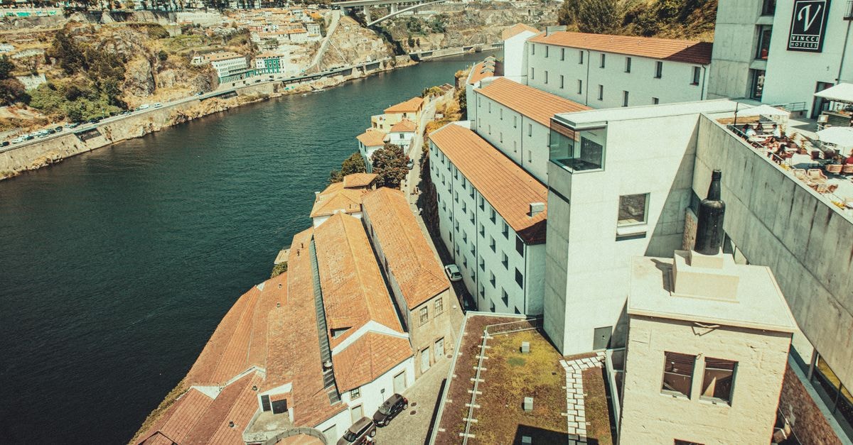Mont Blanc Apart Hotel in Nova Iguaçu: Two Pools and a Central Address Explore the rooftops and scenic river views of Porto, Portugal, showcasing its unique architectural charm.
