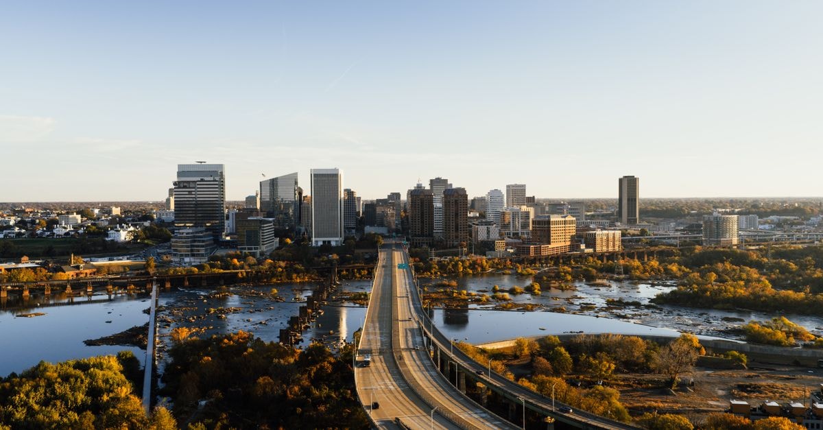 Graduate by Hilton Richmond in Richmond: A College-Stay Near VCU Stunning aerial view of Richmond, Virginia, showcasing the skyline and James River during the day.