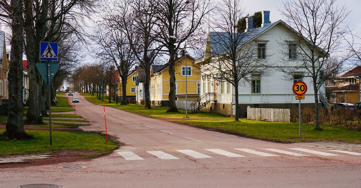 Peaceful Mariehamn neighborhood with charming houses along a quiet street.