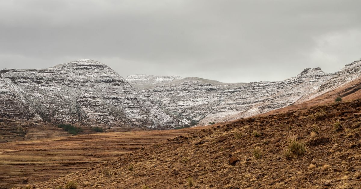 Teyateyaneng Travel Guide: A Quiet Cultural Stop in Berea Stunning winter landscape of snow-dusted mountains in Teyateyaneng, Lesotho.