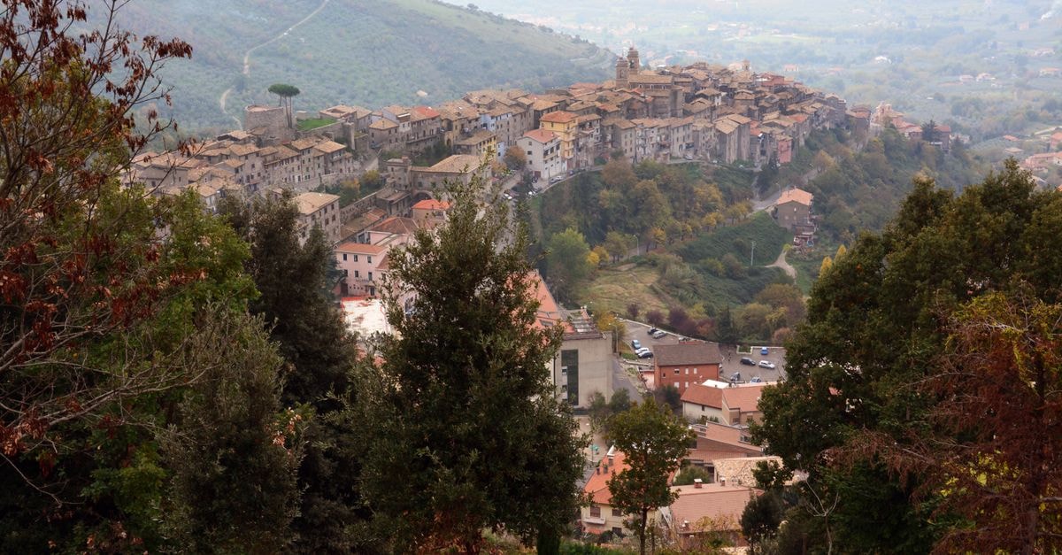 HI Pousada da Juventude da Guarda in Guarda: A Hostel Between Parque da Cidade and the Polytechnic A picturesque view of an Italian hilltop village surrounded by autumn foliage.