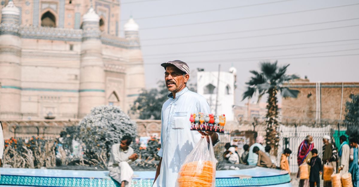 Sargodha Travel Guide: Citrus Heritage and Quiet City Corners A street vendor selling drinks and snacks near a historic site in Multan, Pakistan.