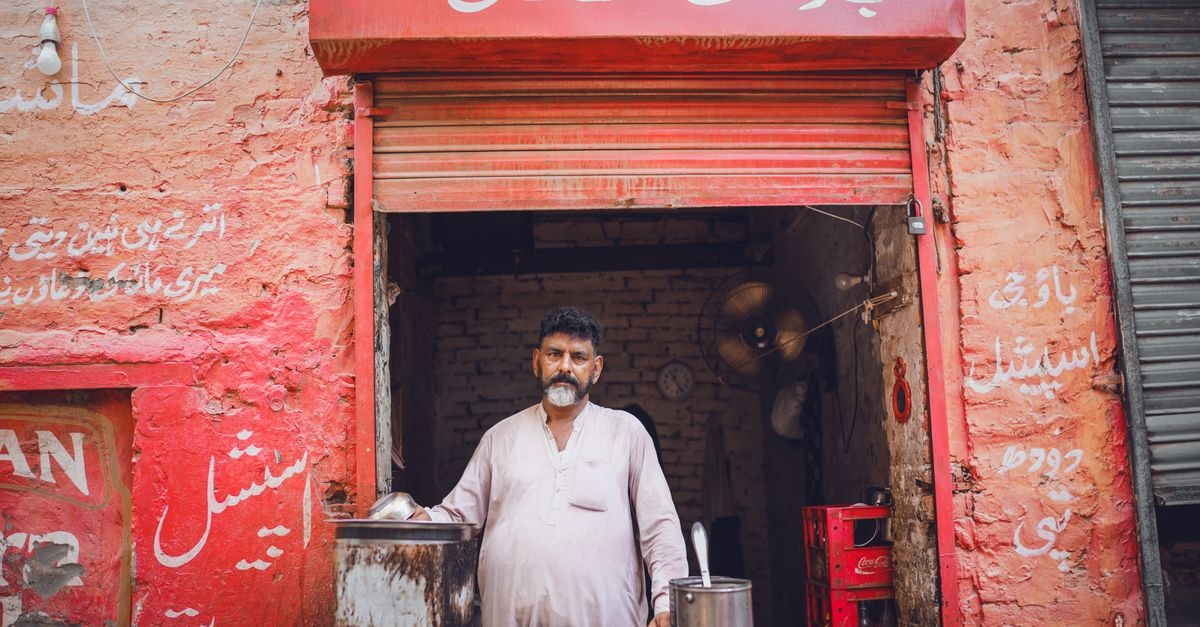 Bahawalpur travel guide: a princely-city escape in Punjab Portrait of a man at a traditional tea stall in Sadiqabad. Vibrant street scene with cultural elements.