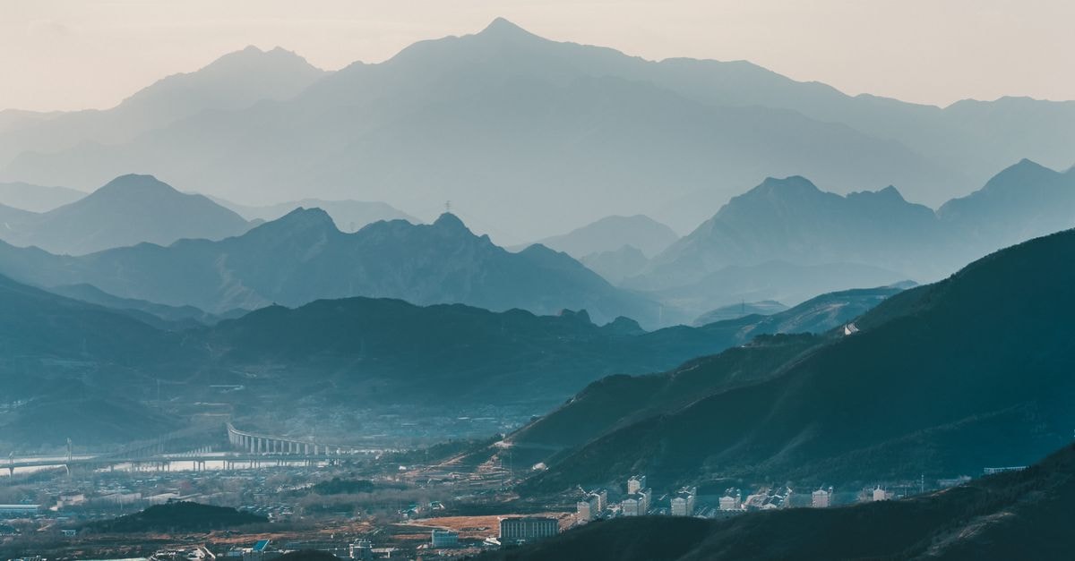 Hengyang travel guide: where mountain views meet fish noodle mornings Scenic view of a misty mountain range in China, capturing nature's serene beauty.