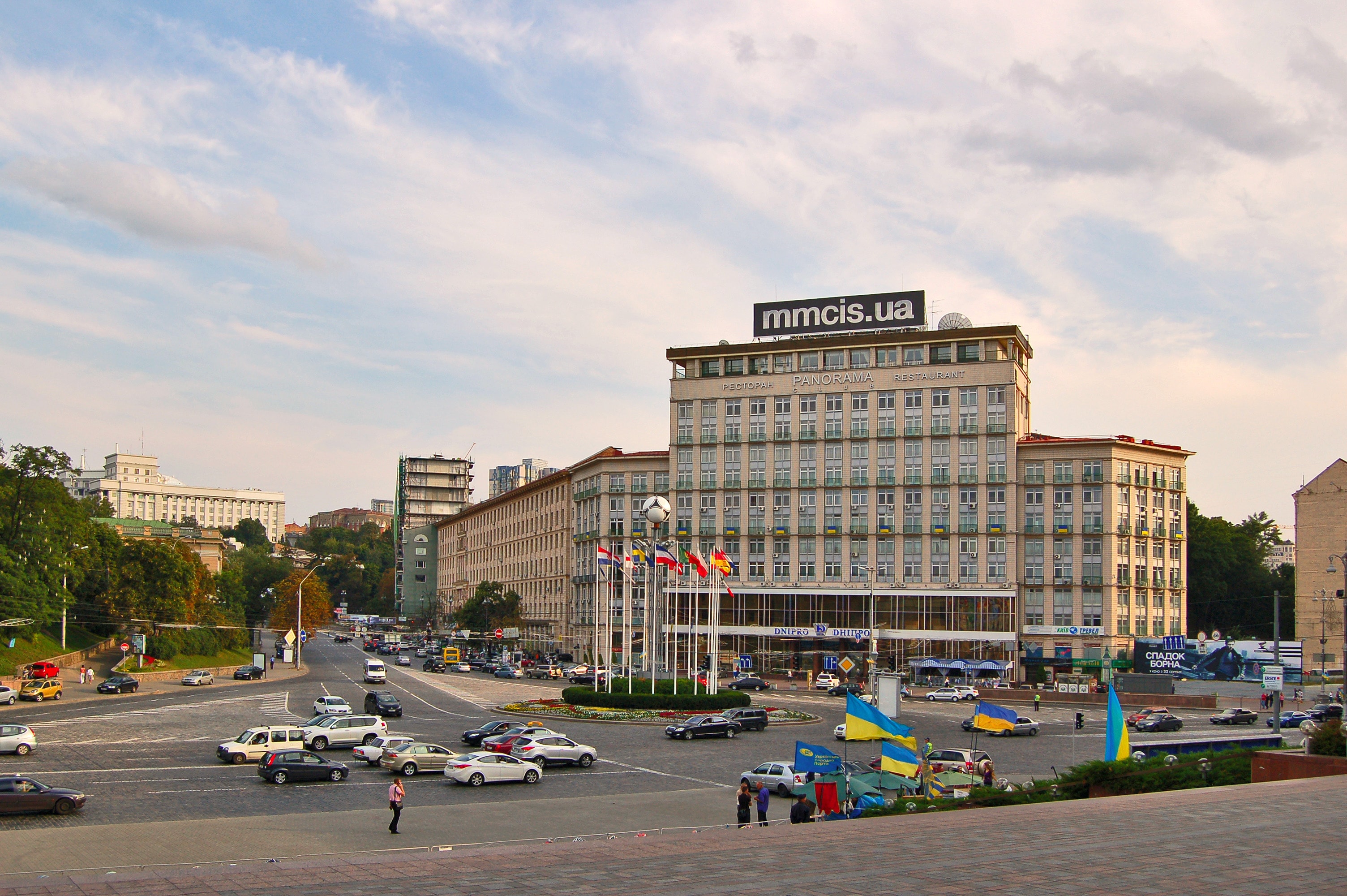 基輔第聶伯酒店:歐洲廣場上的經典住宿 Европейская площадь Киев 2012 01.JPG