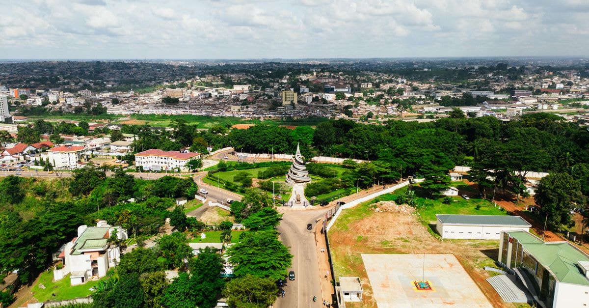 Hotel Panafrica in Bata: A Seafront Stay on the Paseo Marítimo A stunning aerial shot of the Reunification Monument in Yaoundé, Cameroon showcasing urban beauty.