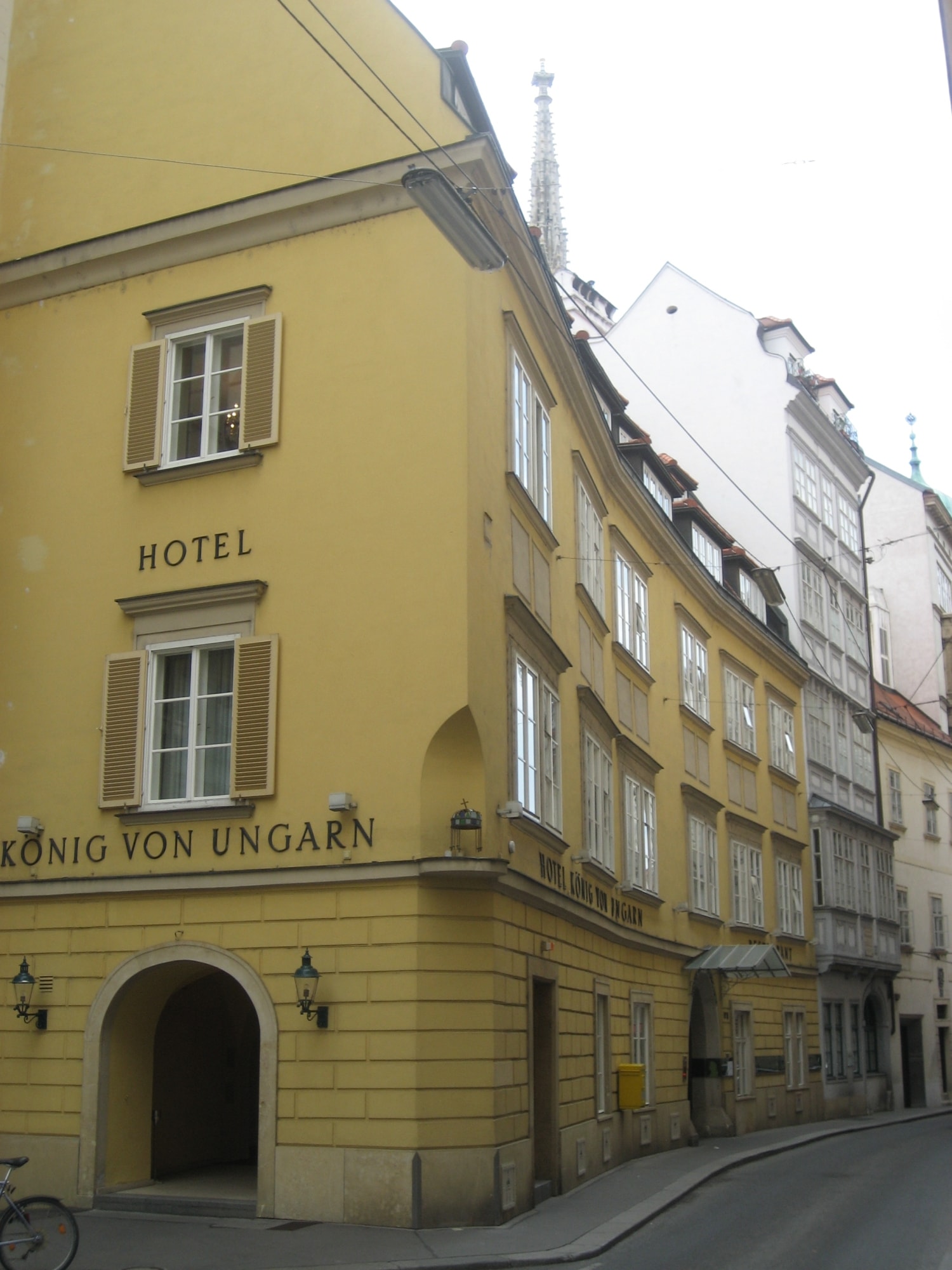 Zum König von Ungarn, Vienna — Old-Town Stay Near Stephansplatz Haus Schulerstraße 10 01.jpg