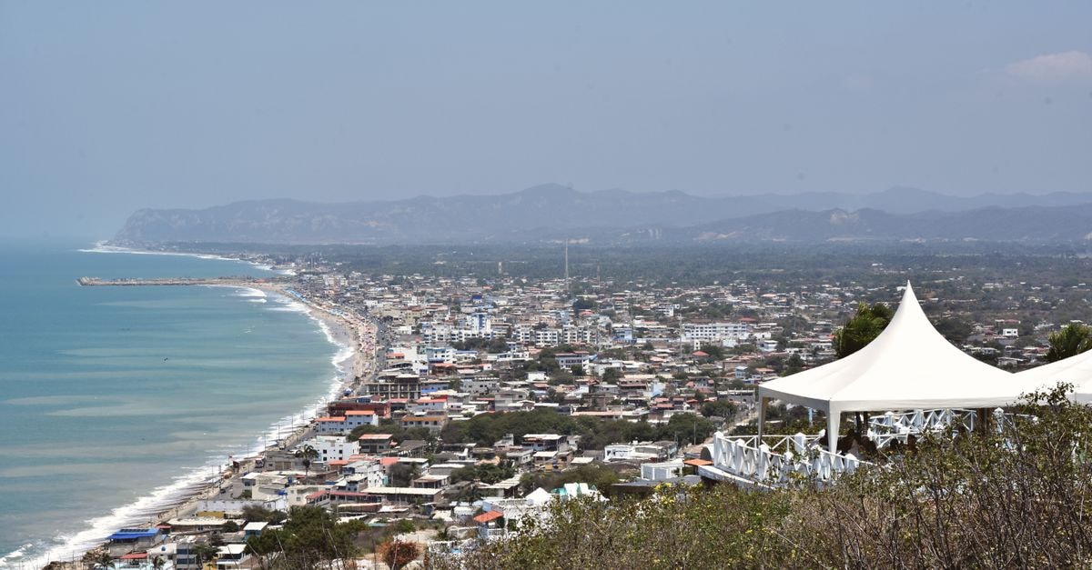 Hotel Regal in Machala: Avenida Bolívar Address Near Central Landmarks Explore the breathtaking coastline view of Crucita, Ecuador from a high vantage point, showcasing urban landscapes.