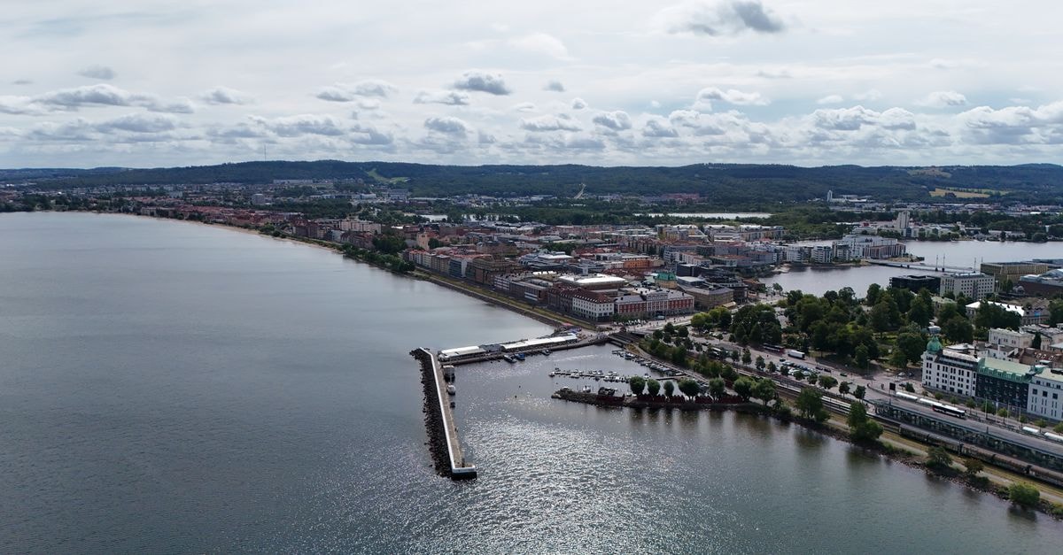 Original Sokos Hotel Lappee in Lappeenranta: A Hub Next to Lake Saimaa Arial perspective of Jönköping, Sweden, showcasing cityscape and waterfront in summer.