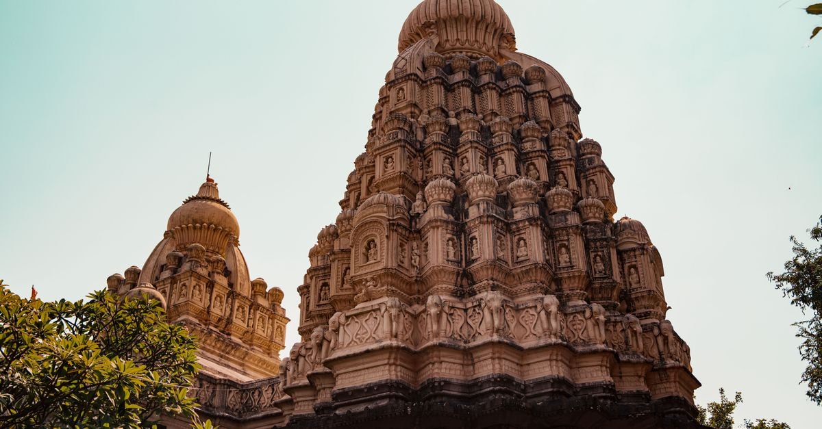 A beautiful view of a majestic Hindu temple showcasing intricate Mughal architecture.