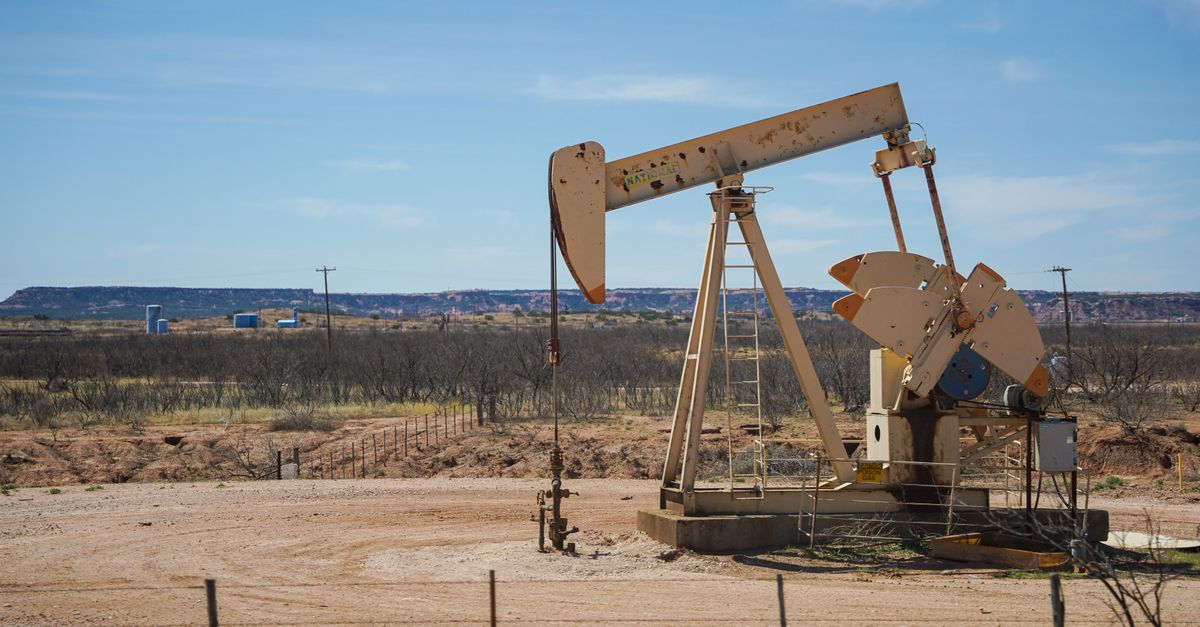 Crude Oil Retreats from $100 Spike as China-Backed Peace Push Counters Weekly Surge Industrial oil pumpjack in a desert setting under a clear blue sky, illustrating oil extraction technology.