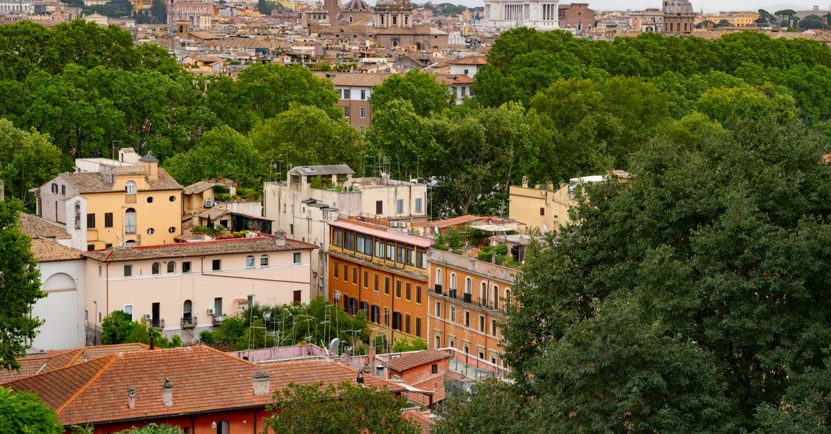 Beautiful aerial view of Rome's skyline featuring historic architecture and lush greenery, showcasing iconic landmarks.