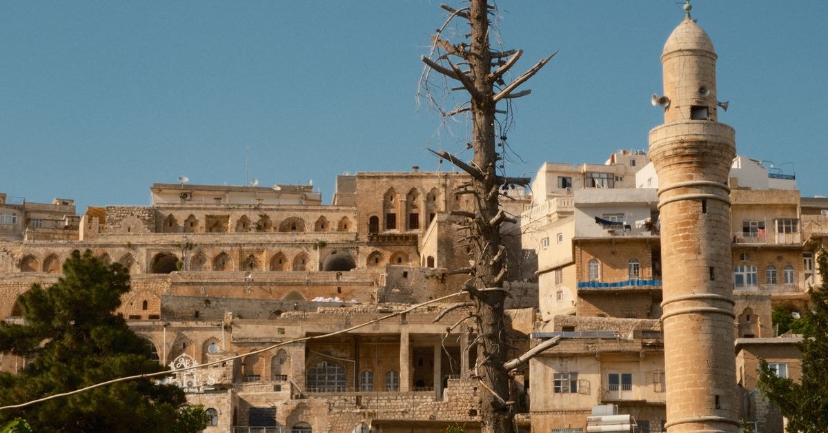 Explore the stunning ancient architecture and historic charm of Mardin, Türkiye.