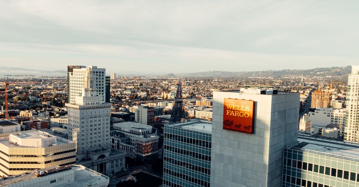 Aerial view of Oakland cityscape featuring Wells Fargo building and urban skyline.