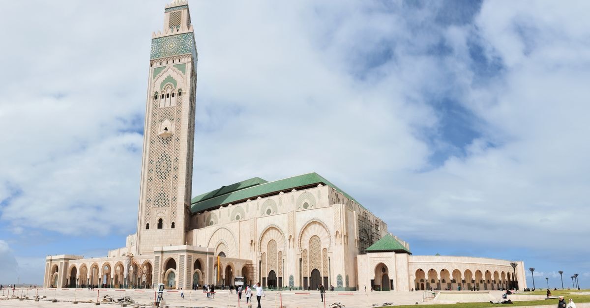 Casablanca Travel Guide: Things to Do and How to Get Around The iconic Hassan II Mosque in Casablanca under a blue sky, a key architectural masterpiece.