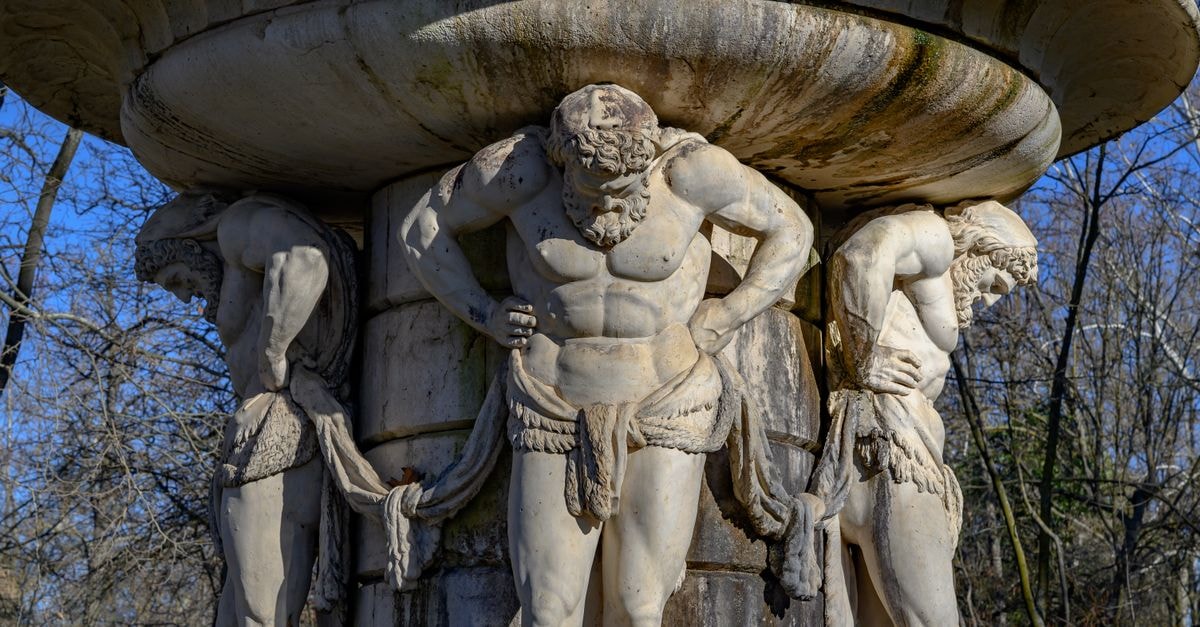 Statues adorning a classic fountain in Aranjuez, Spain, showcasing artistic stone carvings.