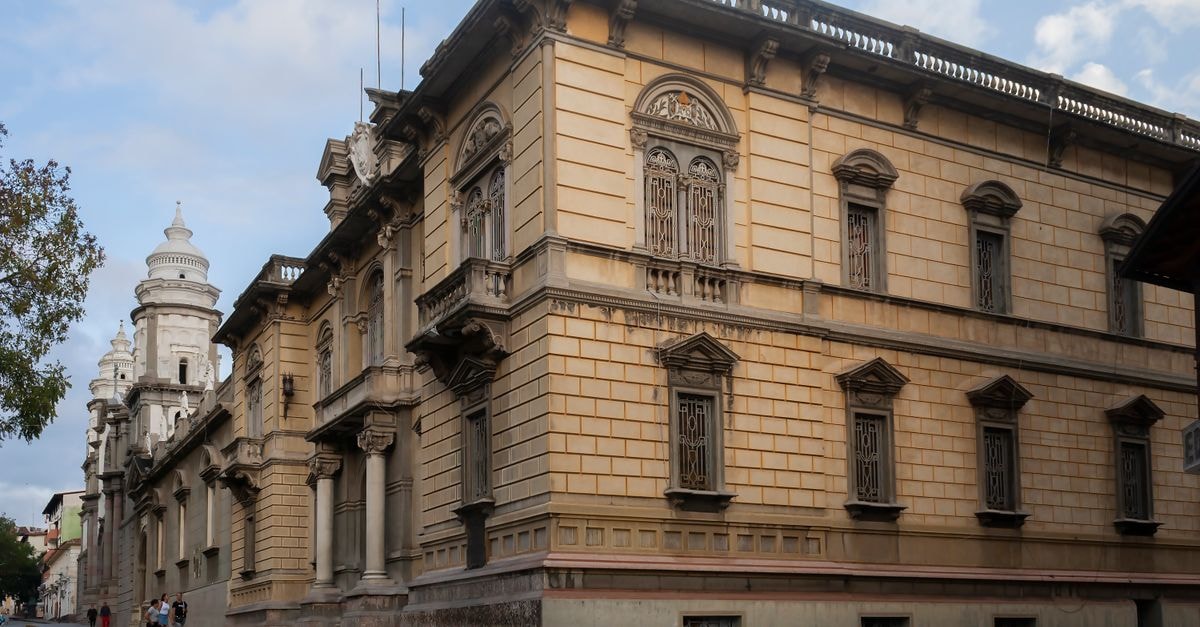 Coro, Venezuela Travel Guide: A Quiet Colonial City A stunning example of colonial architecture in Mérida, featuring intricate design and historic charm.