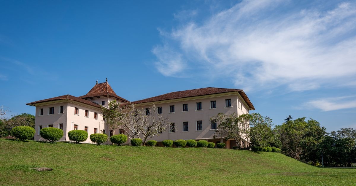 Queen's Hotel in Kandy: A Heritage Stay on Senanayake Veediya A scenic view of a historical building at the University of Peradeniya in Kandy, Sri Lanka on a sunny day.