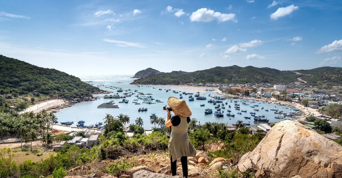Vinh Travel Guide: Getting Around and Finding Your Footing A picturesque view of Vinh Hy Bay in Vietnam with boats and lush hills, captured by a traveler.
