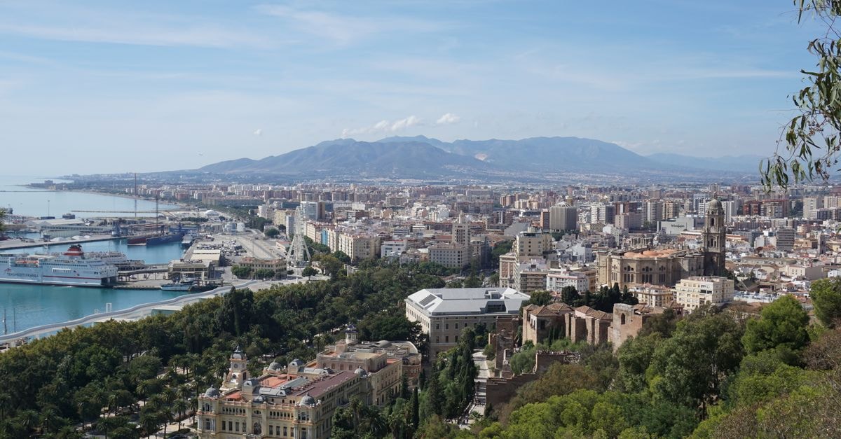 Hotel Villa Guadalupe in Málaga: A Quiet Hilltop Stay with Panoramic Mediterranean Views Scenic aerial view of Malaga, Spain showcasing the cityscape and harbor.