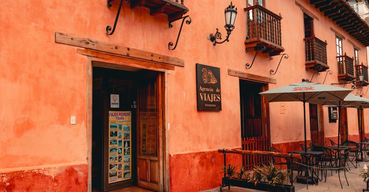 Hotel D'Carolina in San Cristóbal de las Casas: Central Budget Stay Colonial architecture with wooden balconies in San Cristóbal de las Casas, Mexico.