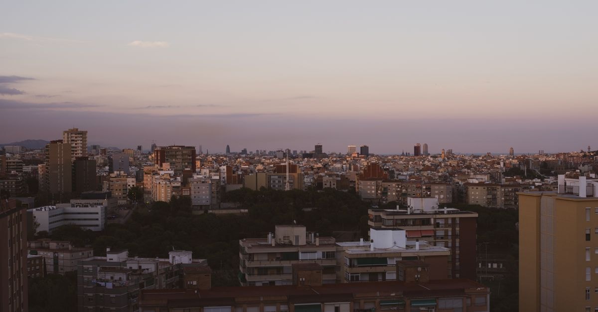 Hotel Oviana in Barcelona, Venezuela: Avenida Caracas Address A stunning overview of Barcelona's architecture as twilight sets in, showcasing urban density and skyline.