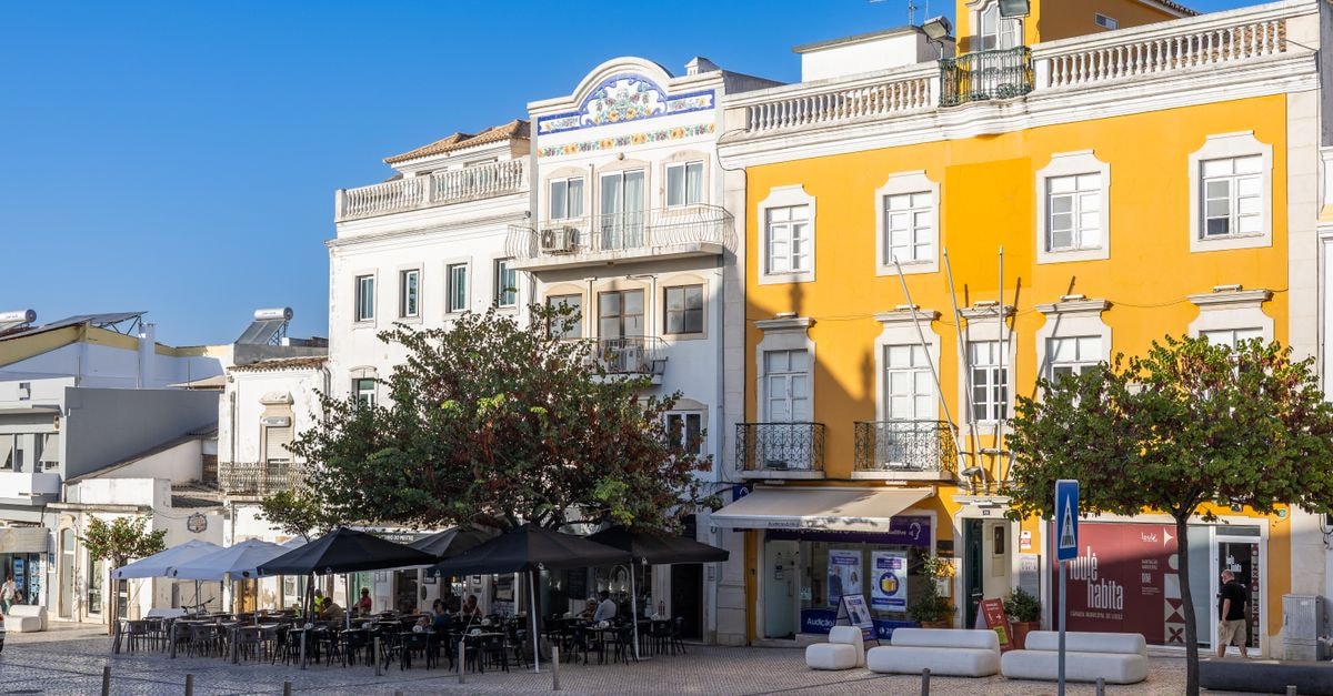 A Slow Faro Travel Guide: Where the Algarve Quietly Begins Explore the vibrant architecture and inviting outdoor cafes in a picturesque square in Loulé, Faro, Portugal.