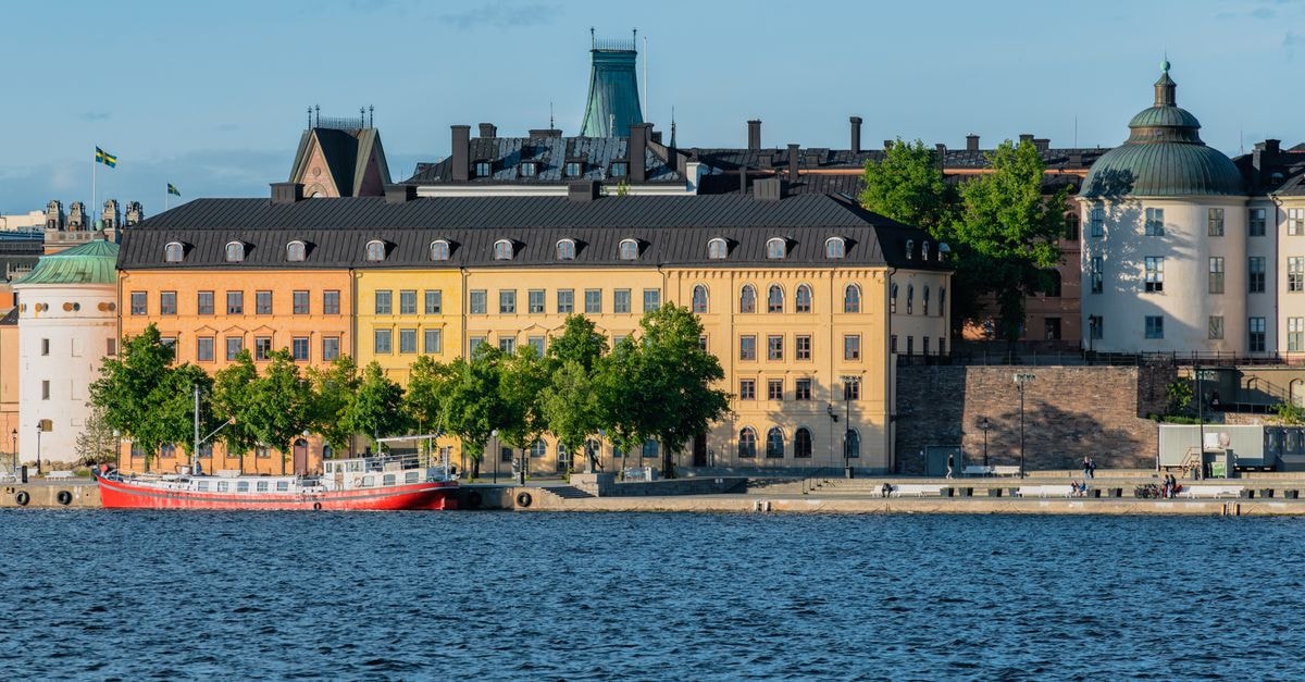 Discovering Karlskrona: a slow travel guide to Sweden's Baltic gem Vibrant historic buildings along the Stockholm waterfront with clear blue skies.