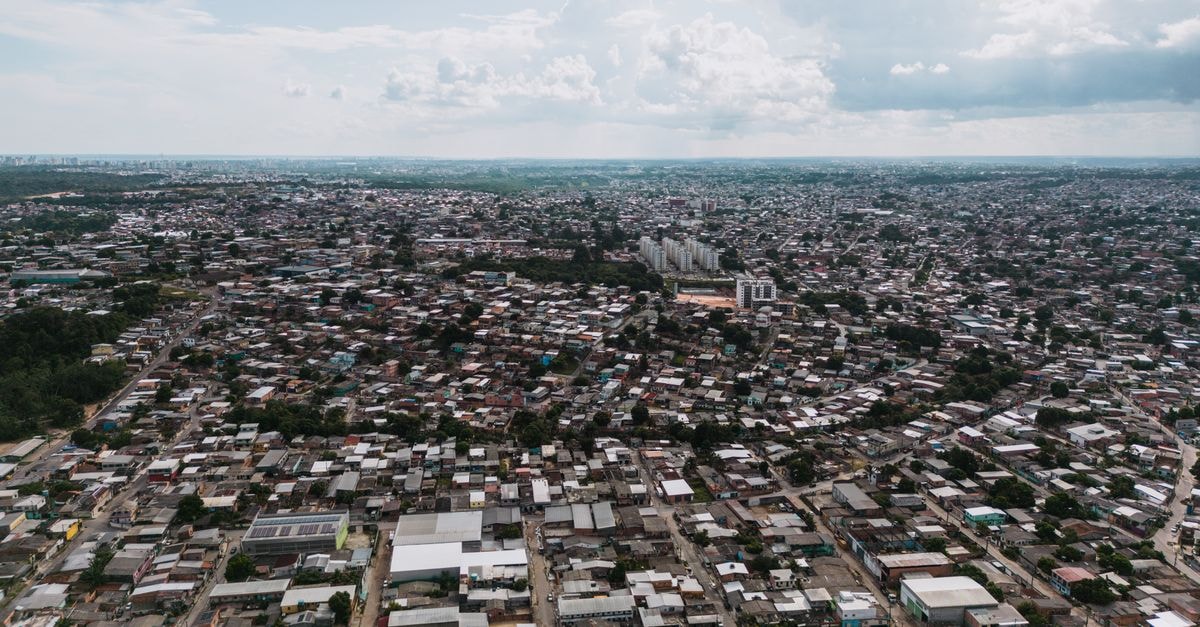 Chez le Roi in Manaus: A Long-Running Local Hostelry in the Amazon Capital Expansive aerial view of São José Operário, showcasing dense urban architecture in Manaus, Brazil.