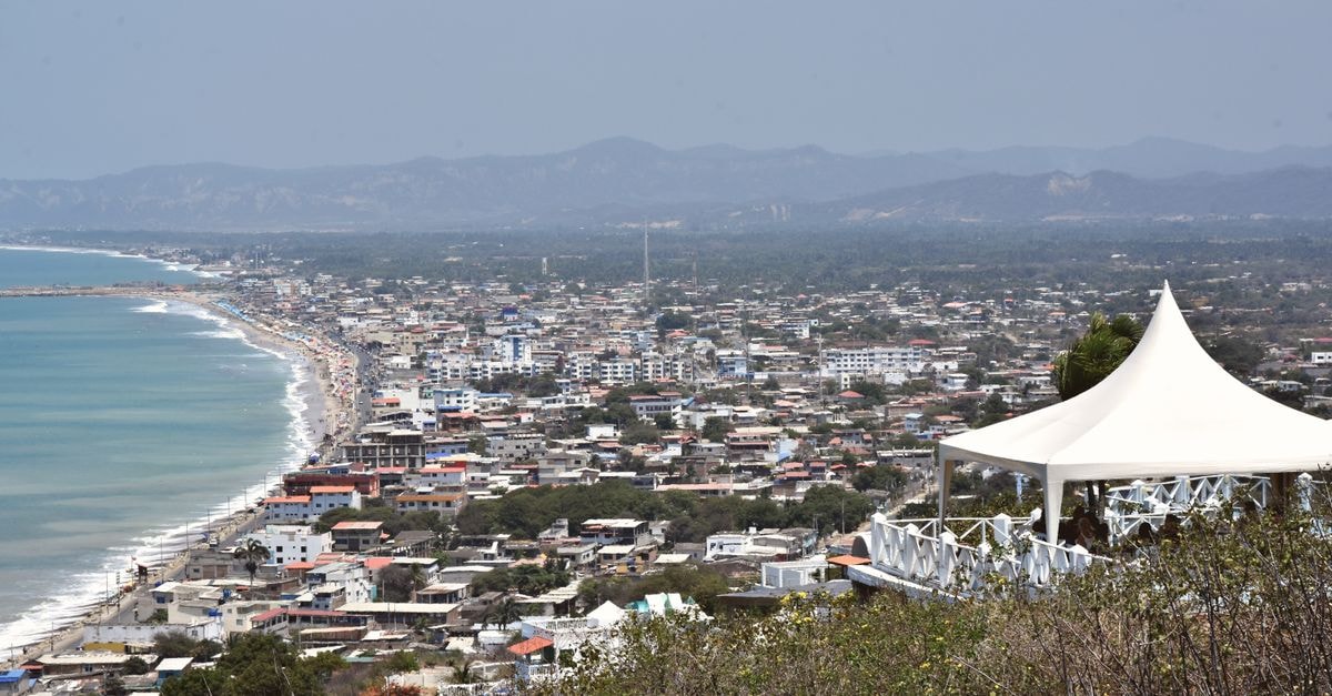 Petionville Travel Guide: Planning Tips, Costs and Things to Do A panoramic view of the bustling coastal city of Manta, Ecuador, from a hilltop vantage point.