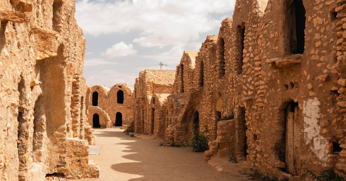 A Slow Travel Guide to Gafsa: Hidden Tunisia Beyond the Medina Explore the historic ksour architecture of Tunisia, showcasing ancient desert landscapes and stone structures.