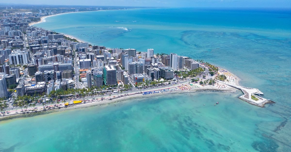 Hotel Cesaria, Praia — Cabo Verde Hospitality by Sucupira Market Explore the coastal beauty and urban landscape of Maceió, Brazil from above. Perfect for travel and urban themes.