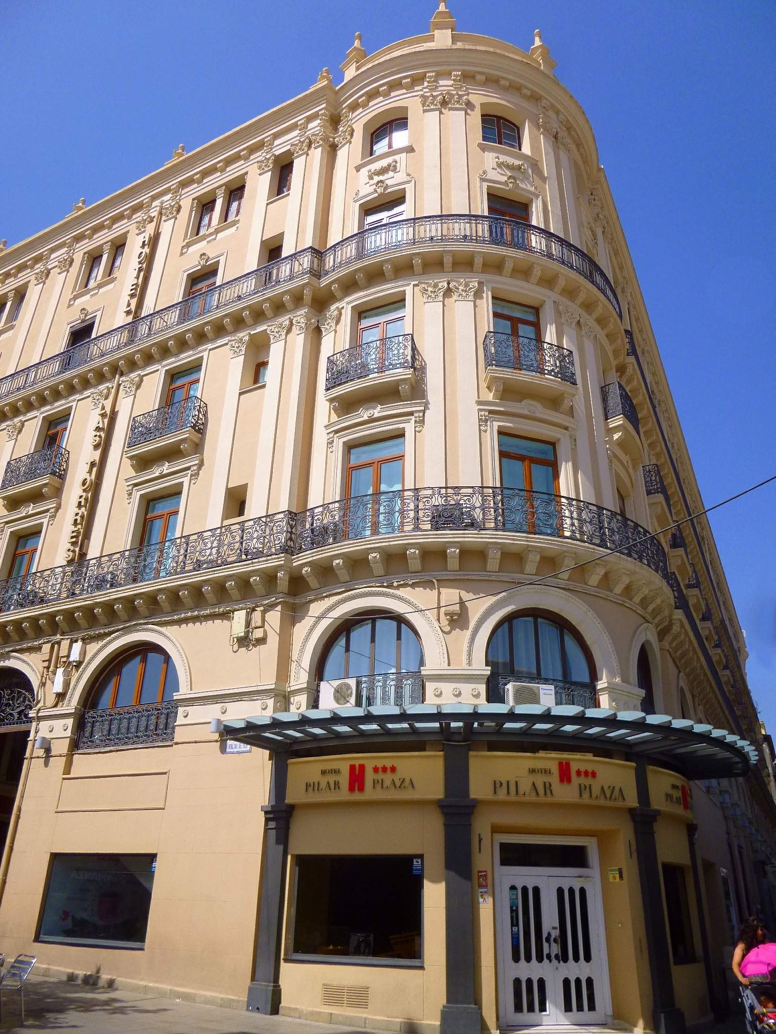 Zaragoza Hotel Pilar Plaza.jpg