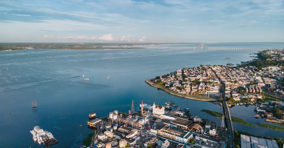 Maracaibo Travel Guide: Lake Views, Lake Flavors Stunning aerial view of Manaus, Brazil with Rio Negro Bridge in the distance.