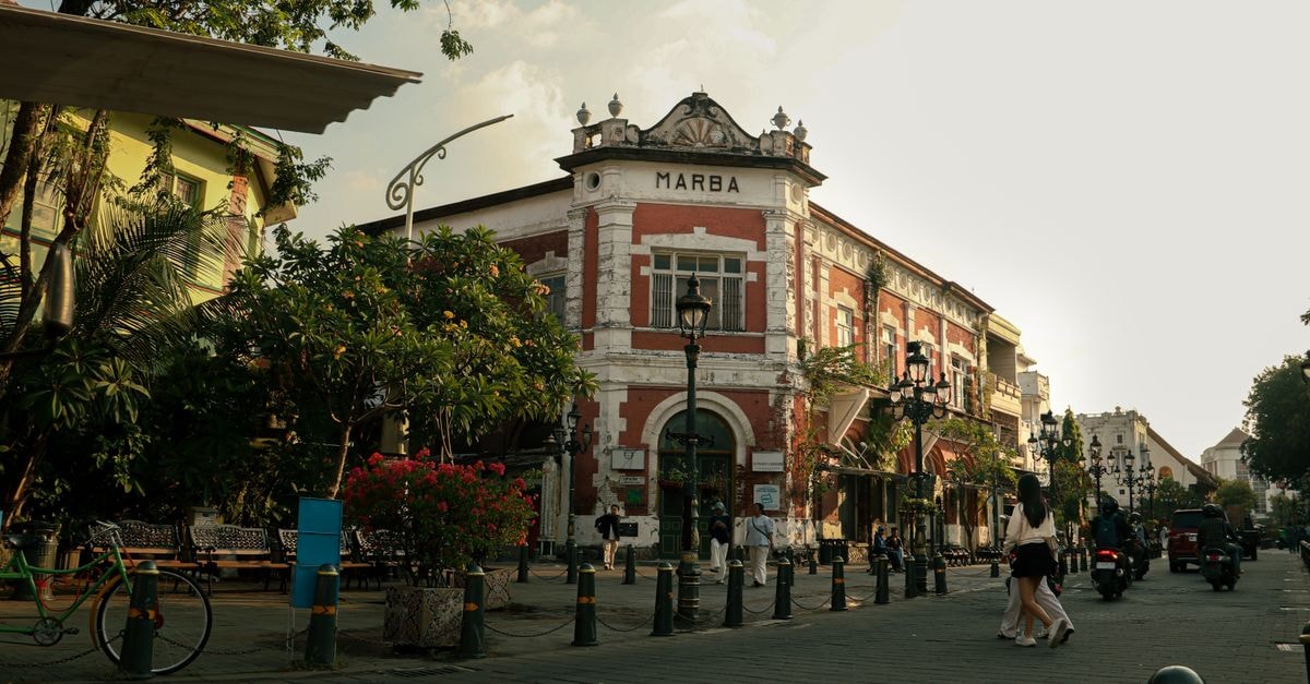 ibis Styles Semarang Simpang Lima: Central-Java Debut with 127 Rooms Scenic view of Marba Building in Semarang, Indonesia, capturing colonial architecture at dusk.