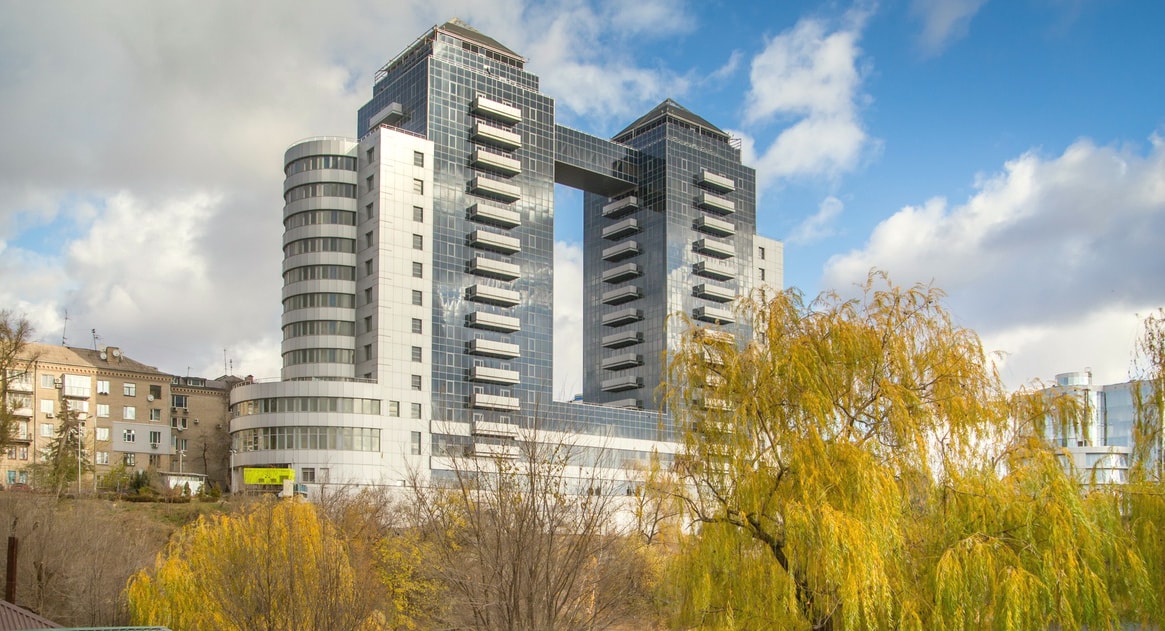 Khortitsa Palace in Zaporizhzhya: Riverside Glamour on the Dnieper Khortitsa Palace Exterior.jpg