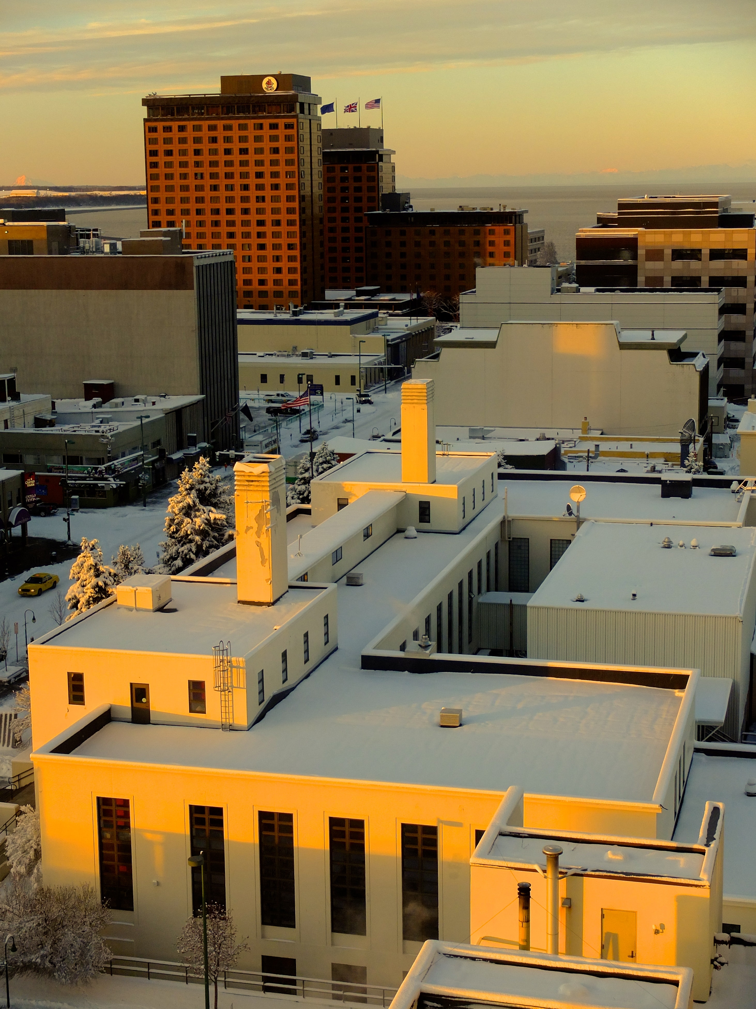 Hotel Captain Cook in Anchorage: Downtown Basecamp with Cook Inlet Views Anchorage Sunrise (10827012374).jpg