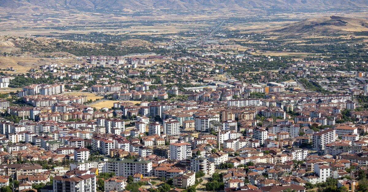 Scenic aerial view of Elâzığ, Türkiye's urban landscape under bright daylight.
