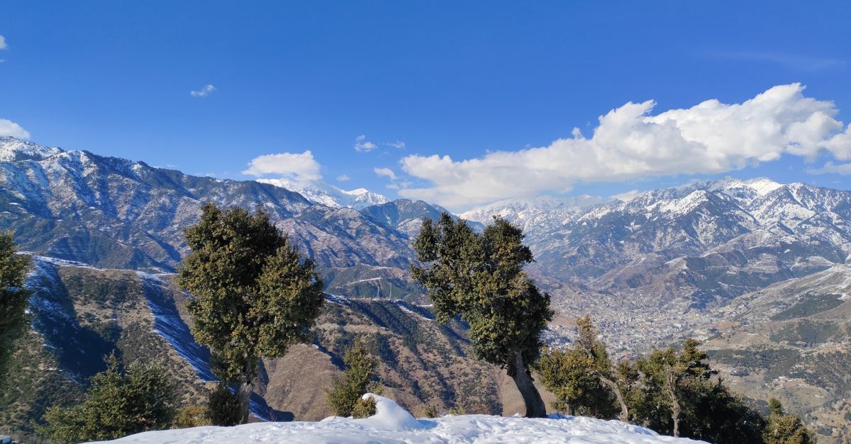 Kasur Travel Guide: Planning Tips, Costs and Things to Do Breathtaking view of snow-covered mountains under a clear blue sky.