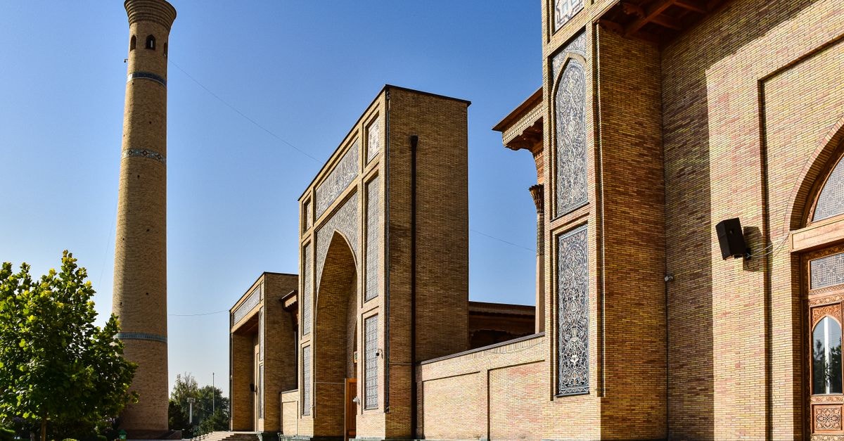 Hotel ART PALACE in Tashkent: A Nakkashlyk Street Address The Hazrati Imam Complex in Tashkent, Uzbekistan, showcasing Islamic architecture.