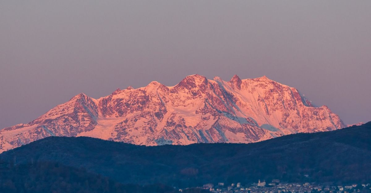 Monte Rosa in Cetinje: A Quiet Stay on the Lovćen Foothills Breathtaking twilight view of Monte Rosa capped with snow, glowing pink at sunrise.