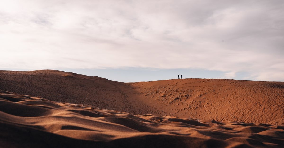 A beautiful landscape of sand dunes under a sunset sky in Mendoza, Argentina, capturing the expansive desert scene.