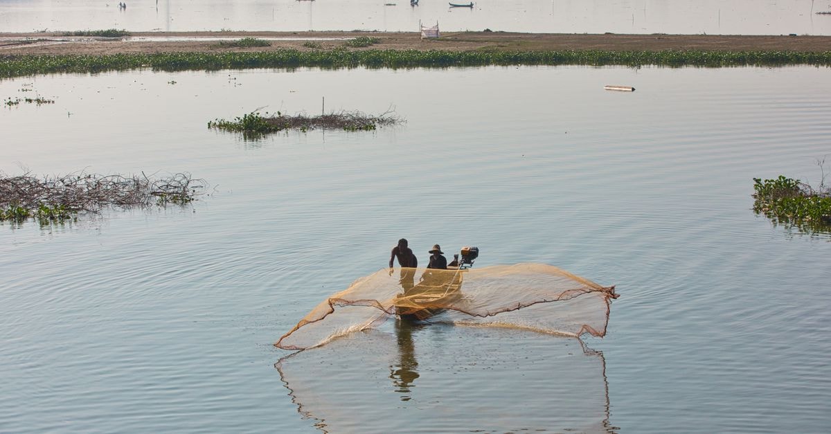 Slow mornings and river lunches: a Khulna travel guide Fishermen casting nets on serene waters of Amarapura, Myanmar.