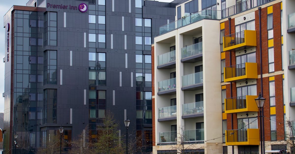 Premier Inn Oxford City Centre (Westgate): A Flagship Stay Next to Westgate Contemporary architecture of apartment buildings near Premier Inn in Bedford, England.