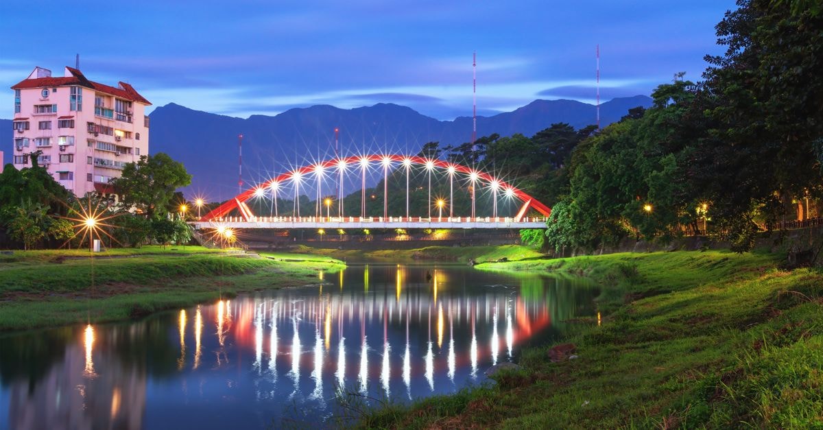 Samarinda Travel Guide: River City Rhythms in East Kalimantan Scenic view of Jinghua Bridge reflecting on the river at twilight in Hualien, Taiwan.