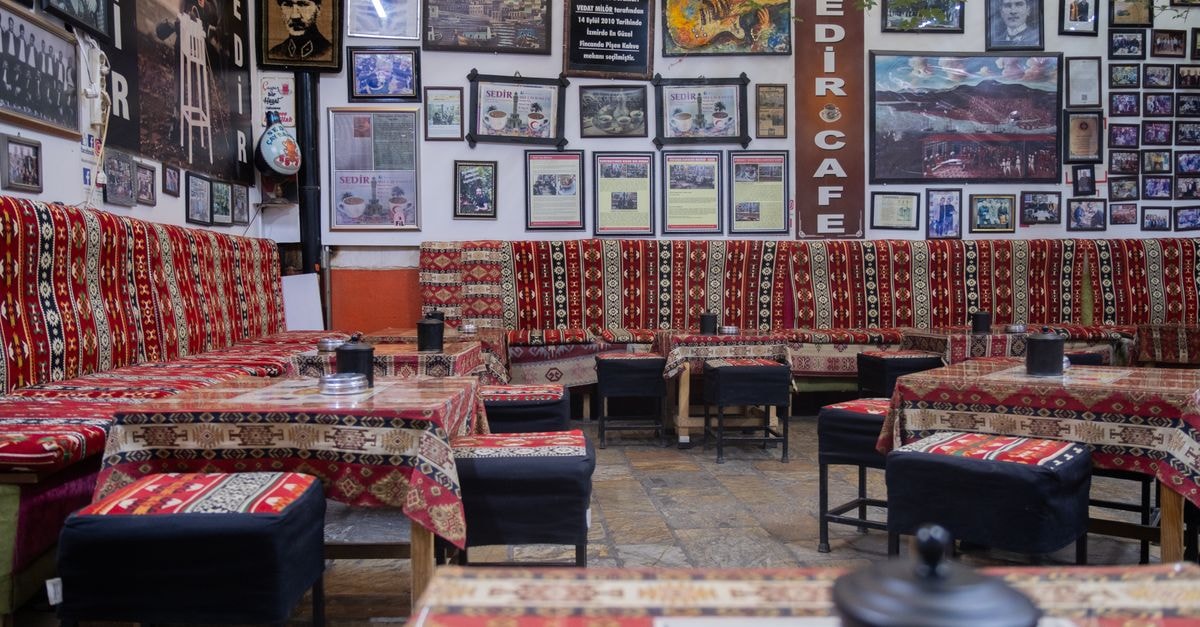 Sulaymaniyah travel guide: art, bazaars, and Dolma in Kurdistan Explore the vibrant interiors of Sedir Cafe in İzmir, featuring traditional Turkish decor and art.