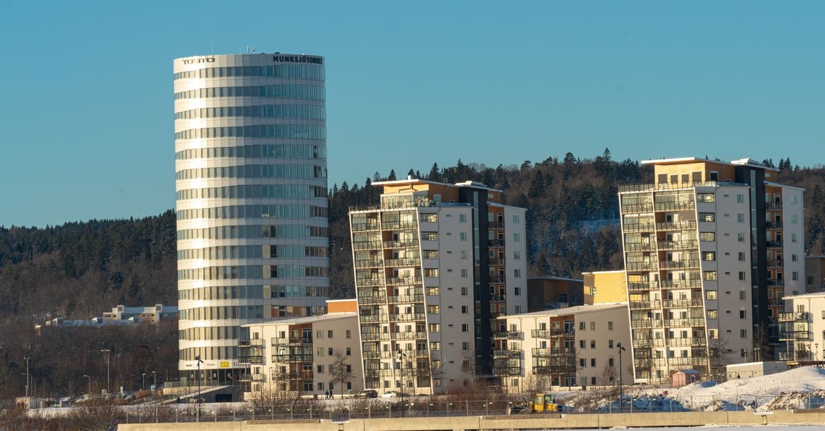 STF Östersund Ledkrysset Vandrarhem in Östersund: A Fire Station Turned Hostel View of Munksjötornet Tower and residential buildings in Jönköping, Sweden.