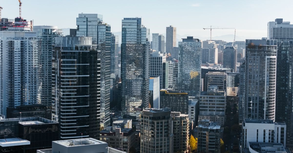 Days Inn by Wyndham Surrey, Surrey — A King George Boulevard Address A stunning view of Seattle's downtown with towering skyscrapers capturing urban architecture.