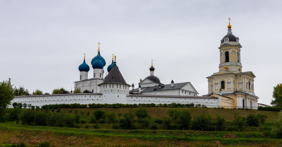 Scenic view of Vysotsky Monastery with blue domes in Serpukhov, Russia.